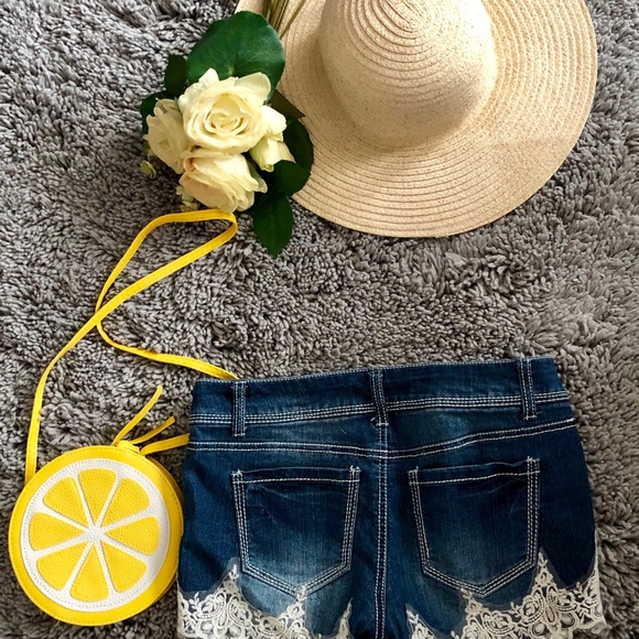 Jean Shorts with Lace - Picture 2 of 4